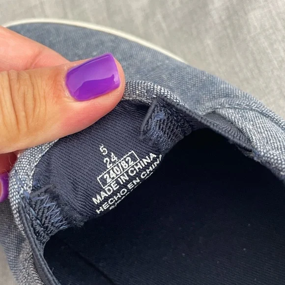 Old Navy Kids Loafers • Denim • Size 5 - Picture 8 of 9